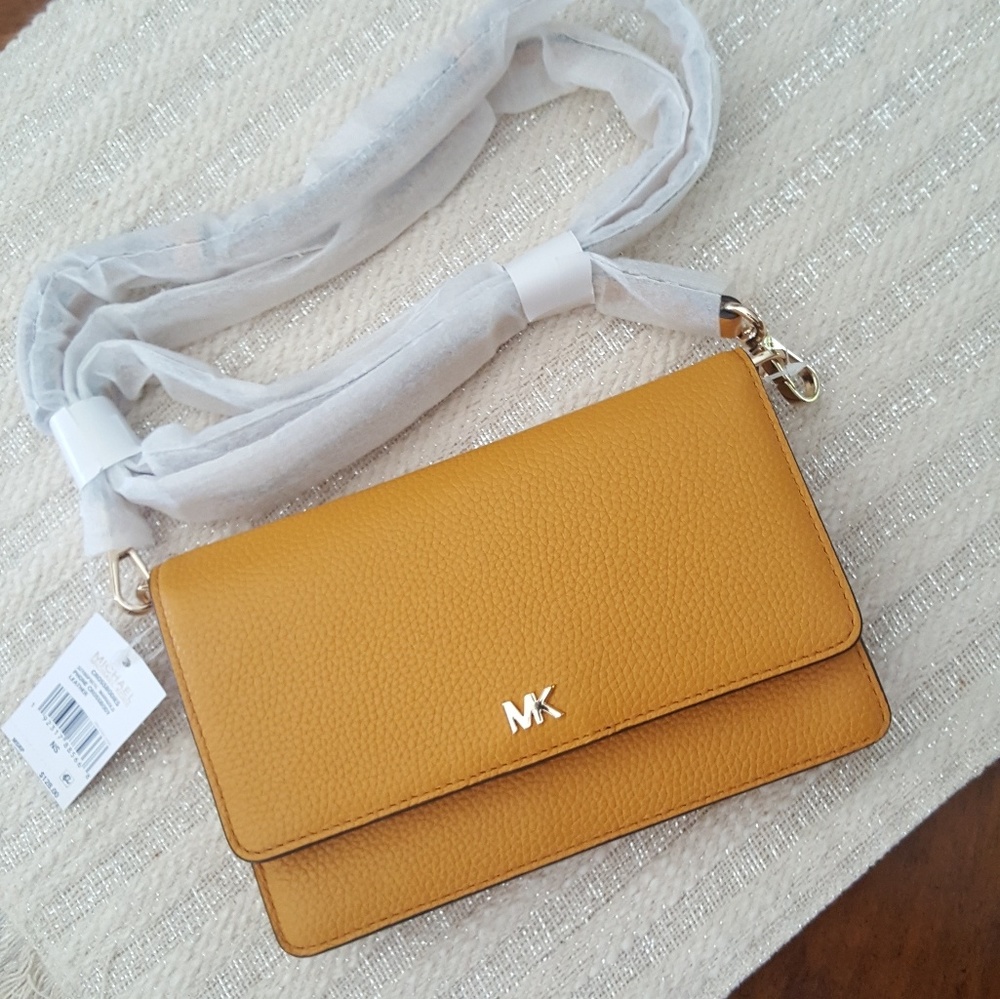 Michael kors phone crossbody leather